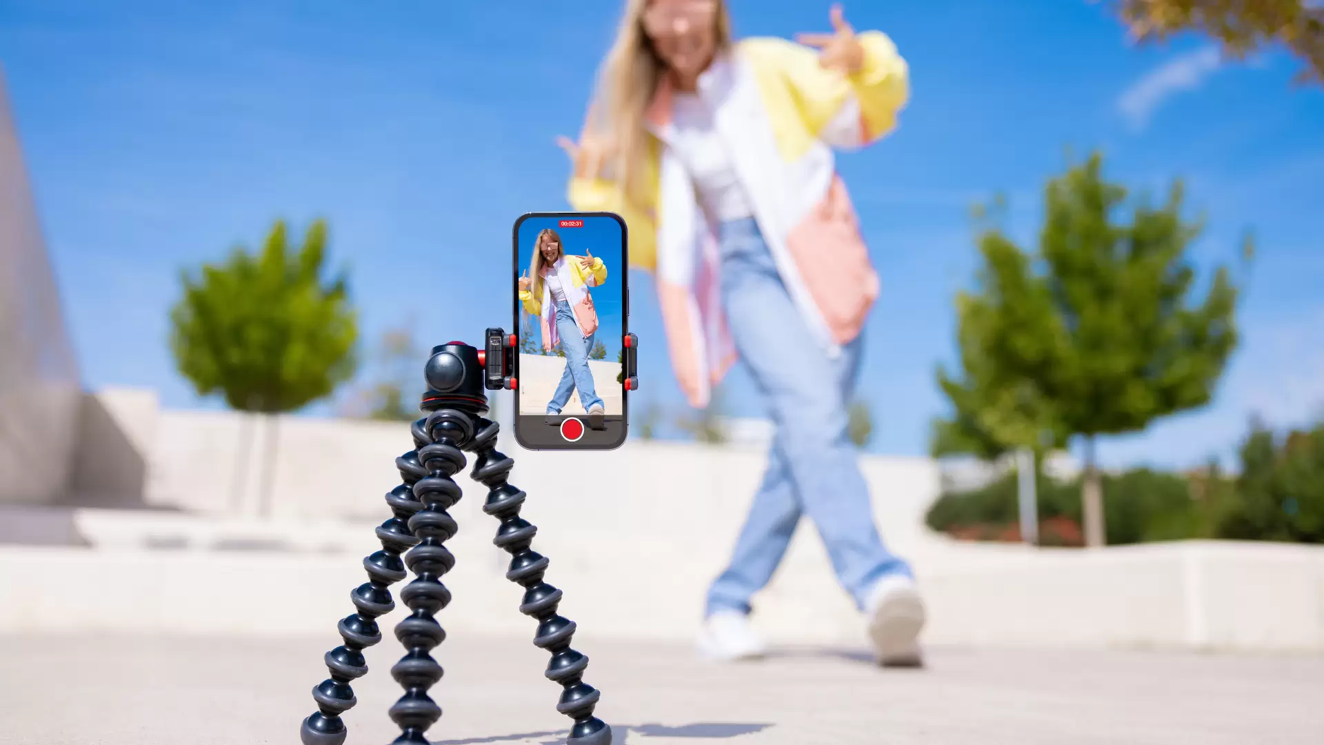 CAPTURING ATTENTION AND DRIVING ENGAGEMENT WITH SHORT-FORM VIDEO MARKETING